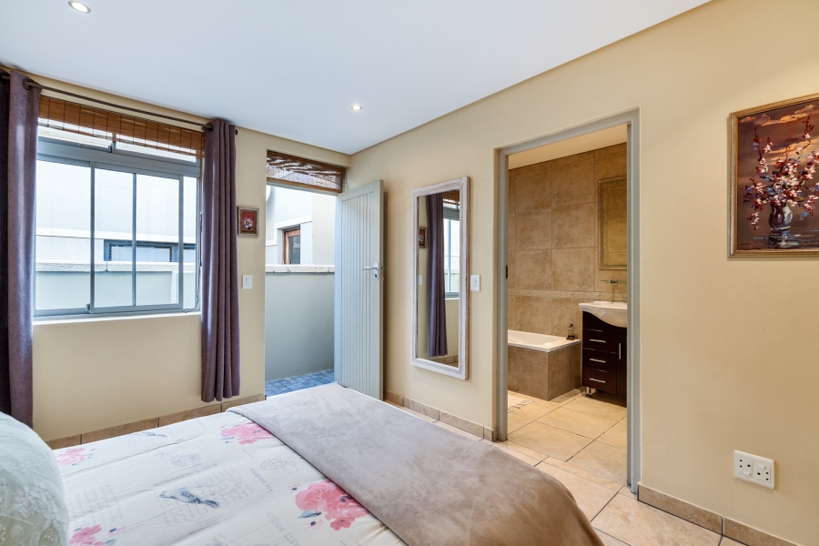 5 Bedroom Property for Sale in Sunset Links Western Cape